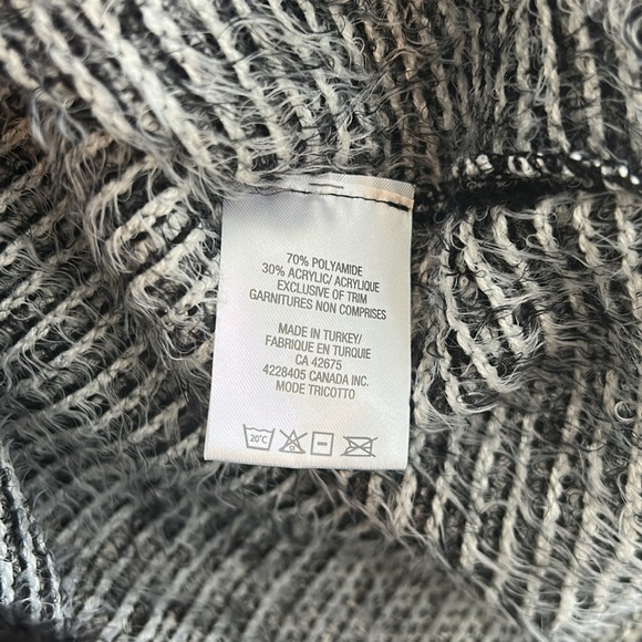 Love sweater - Picture 4 of 5